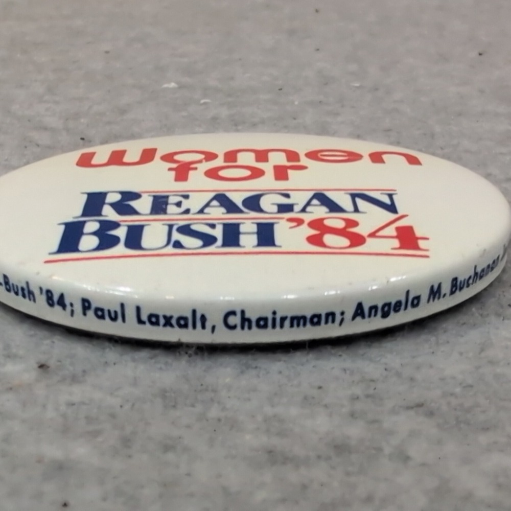 Vintage Women for Reagan Bush 84 Political Campaign Pinback Button 1984 GOP - Picture 2 of 3